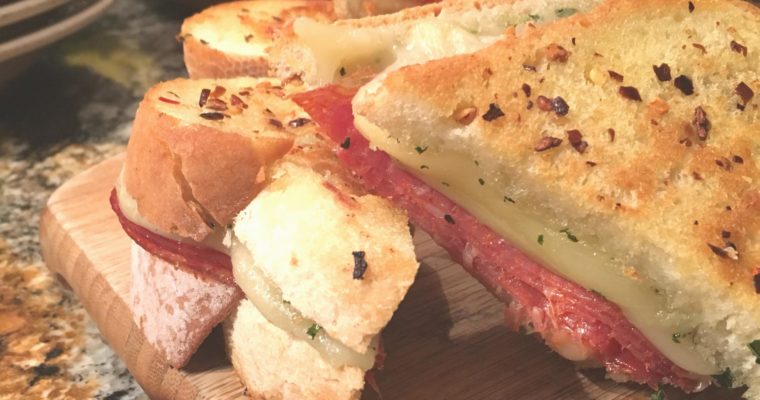 Grilled Cheese Social Review: The Bee Sting (remix)